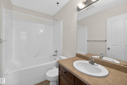 3779 18 Street, Edmonton, AB - Indoor Photo Showing Bathroom