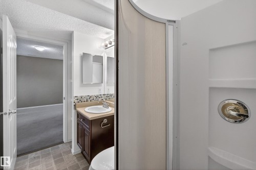 3779 18 Street, Edmonton, AB - Indoor Photo Showing Bathroom