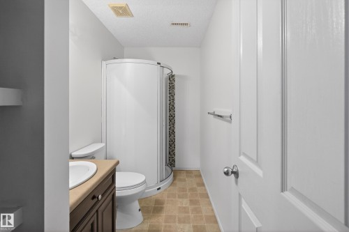3779 18 Street, Edmonton, AB - Indoor Photo Showing Bathroom