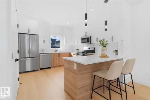92 Blackbird Bend E, Fort Saskatchewan, AB - Indoor Photo Showing Kitchen With Upgraded Kitchen