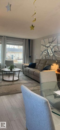 83 Lorraine Crescent, St. Albert, AB - Indoor Photo Showing Living Room