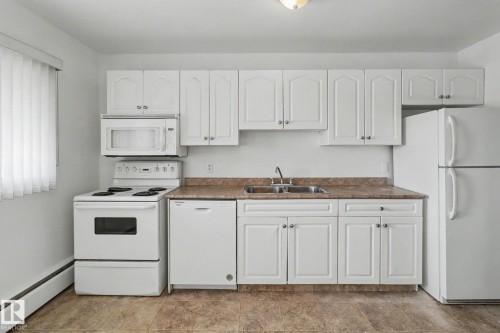 604F 2908 116A Avenue Nw, Edmonton, AB - Indoor Photo Showing Kitchen With Double Sink