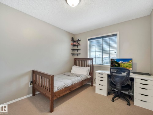This room features light-colored walls, carpeted floors, and a window with blinds - 21360 88 Avenue, Edmonton, AB - Indoor