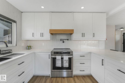7404 82 Street, Edmonton, AB - Indoor Photo Showing Kitchen