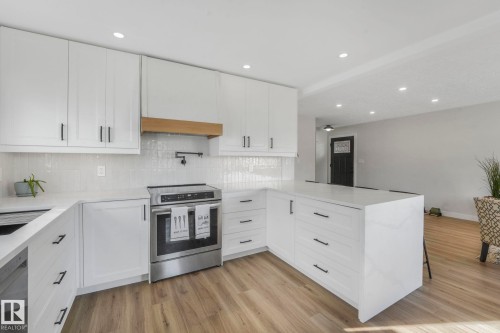 7404 82 Street, Edmonton, AB - Indoor Photo Showing Kitchen With Upgraded Kitchen