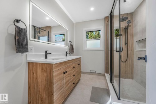 7404 82 Street, Edmonton, AB - Indoor Photo Showing Bathroom