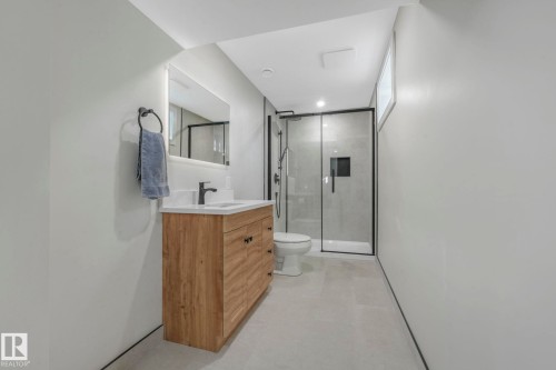 7404 82 Street, Edmonton, AB - Indoor Photo Showing Bathroom