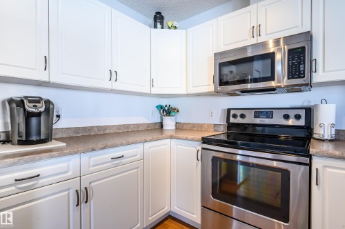 1-30 Levasseur Road, St. Albert, AB - Indoor Photo Showing Kitchen
