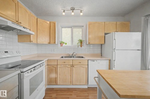 129 5 Aberdeen Way, Stony Plain, AB - Indoor Photo Showing Kitchen With Double Sink