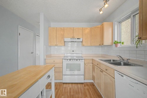 129 5 Aberdeen Way, Stony Plain, AB - Indoor Photo Showing Kitchen With Double Sink