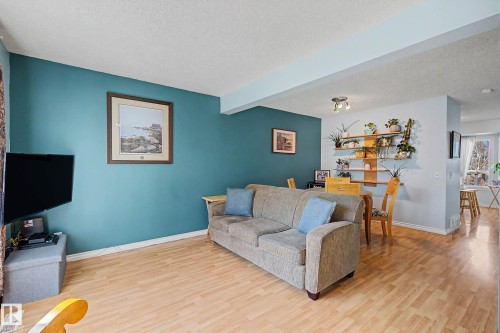 129 5 Aberdeen Way, Stony Plain, AB - Indoor Photo Showing Living Room