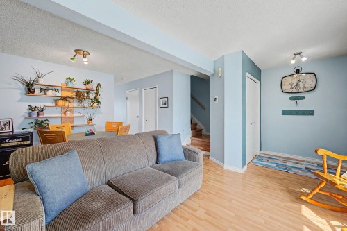 129 5 Aberdeen Way, Stony Plain, AB - Indoor Photo Showing Living Room