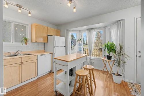 129 5 Aberdeen Way, Stony Plain, AB - Indoor Photo Showing Kitchen With Double Sink