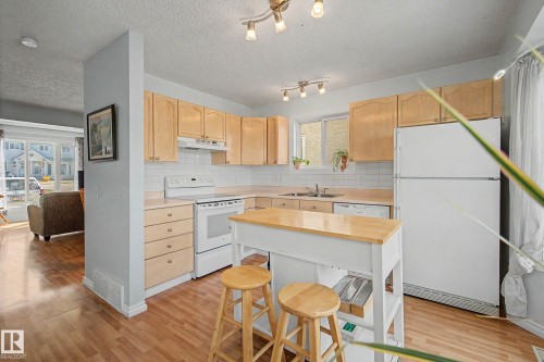 129 5 Aberdeen Way, Stony Plain, AB - Indoor Photo Showing Kitchen With Double Sink