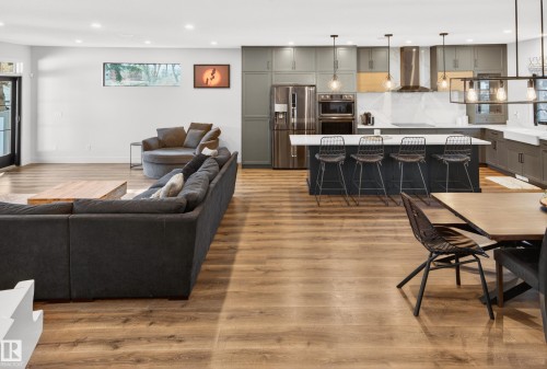 8207 101 Avenue Nw, Edmonton, AB - Indoor