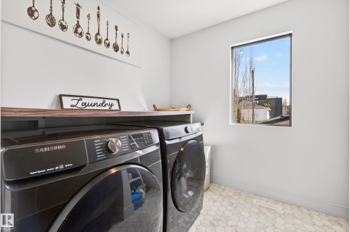 8207 101 Avenue Nw, Edmonton, AB - Indoor Photo Showing Laundry Room