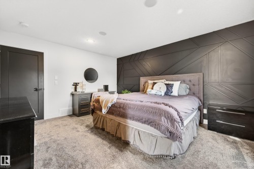 8207 101 Avenue Nw, Edmonton, AB - Indoor Photo Showing Bedroom