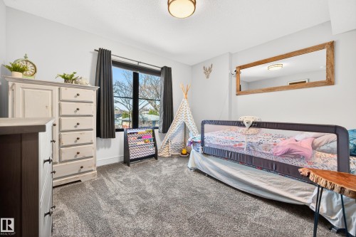 8207 101 Avenue Nw, Edmonton, AB - Indoor Photo Showing Bedroom