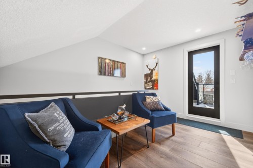 8207 101 Avenue Nw, Edmonton, AB - Indoor