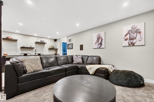 8207 101 Avenue Nw, Edmonton, AB - Indoor Photo Showing Living Room