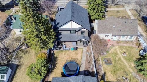 8207 101 Avenue Nw, Edmonton, AB - Outdoor