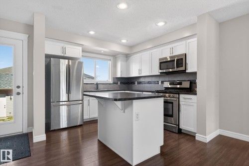 332 Nelson Drive, Spruce Grove, AB - Indoor Photo Showing Kitchen