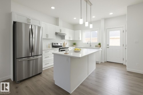 5230 Schonsee Drive, Edmonton, AB - Indoor Photo Showing Kitchen With Upgraded Kitchen