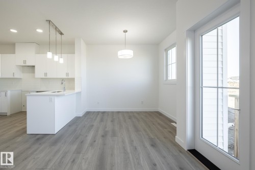 48 7110 Keswick Common, Edmonton, AB - Indoor Photo Showing Kitchen