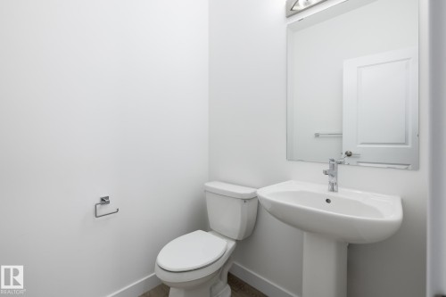 48 7110 Keswick Common, Edmonton, AB - Indoor Photo Showing Bathroom