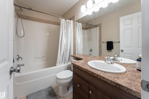 4pc shared bathroom - 1019 177 Street, Edmonton, AB - Indoor Photo Showing Bathroom