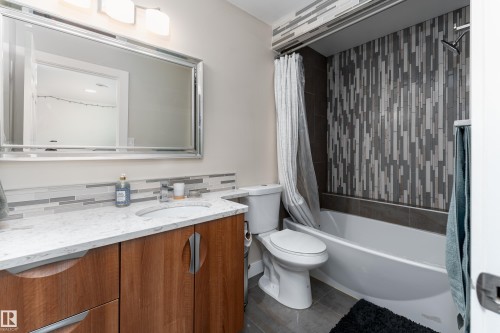 4pc bathroom - 1019 177 Street, Edmonton, AB - Indoor Photo Showing Bathroom