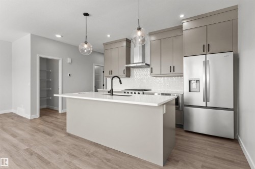 287 Paterson Link Link, Edmonton, AB - Indoor Photo Showing Kitchen With Upgraded Kitchen