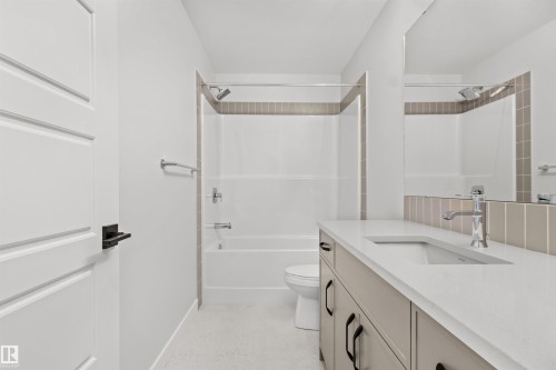 287 Paterson Link Link, Edmonton, AB - Indoor Photo Showing Bathroom