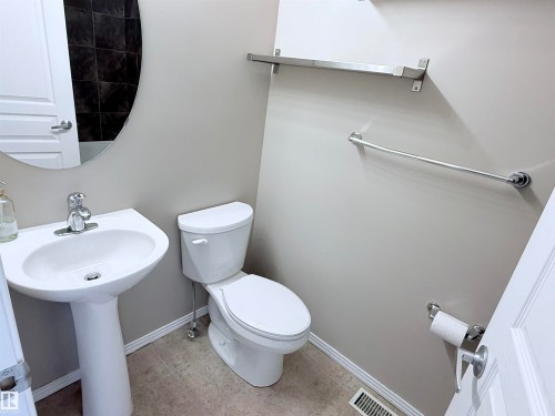 513 10147 112 Street, Edmonton, AB - Indoor Photo Showing Bathroom