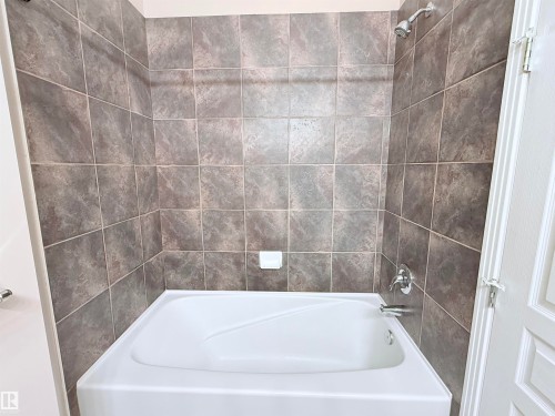 513 10147 112 Street, Edmonton, AB - Indoor Photo Showing Bathroom