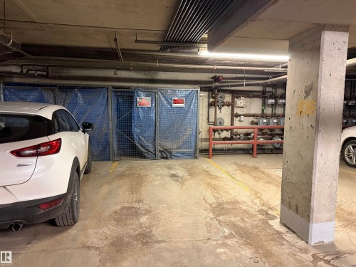 Stall#106 - 513 10147 112 Street, Edmonton, AB - Indoor Photo Showing Garage