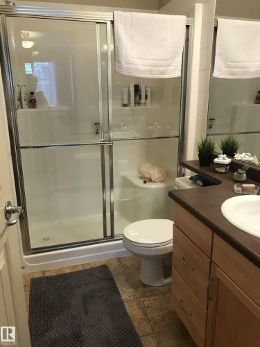 226 2503 Hanna Crescent, Edmonton, AB - Indoor Photo Showing Bathroom