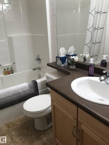 226 2503 Hanna Crescent, Edmonton, AB - Indoor Photo Showing Bathroom