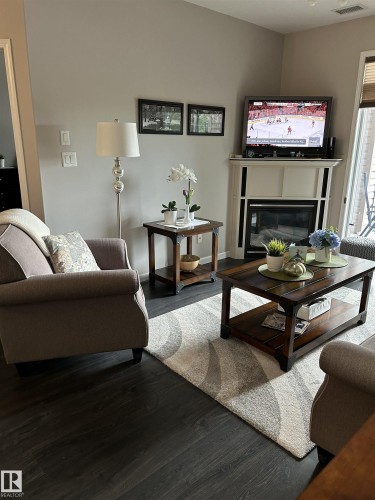 226 2503 Hanna Crescent, Edmonton, AB - Indoor Photo Showing Living Room