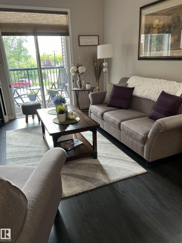226 2503 Hanna Crescent, Edmonton, AB - Indoor Photo Showing Living Room