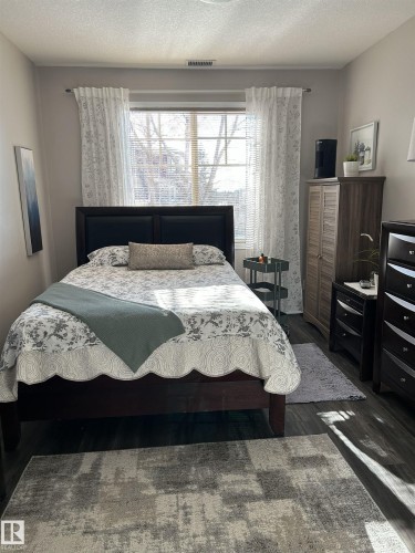 226 2503 Hanna Crescent, Edmonton, AB - Indoor Photo Showing Bedroom