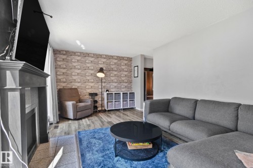 8 1020 41 Street, Edmonton, AB - Indoor Photo Showing Living Room