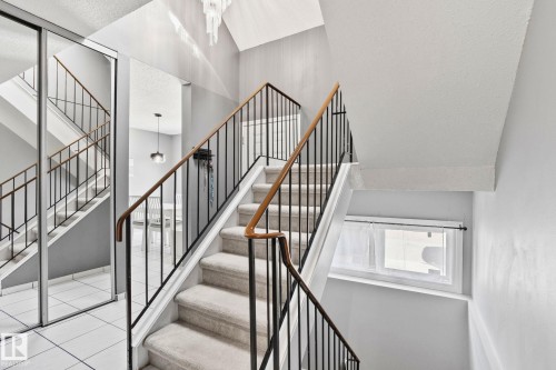 8 1020 41 Street, Edmonton, AB - Indoor Photo Showing Other Room
