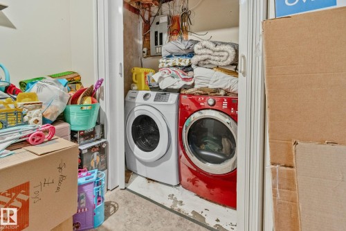 8 1020 41 Street, Edmonton, AB - Indoor Photo Showing Laundry Room