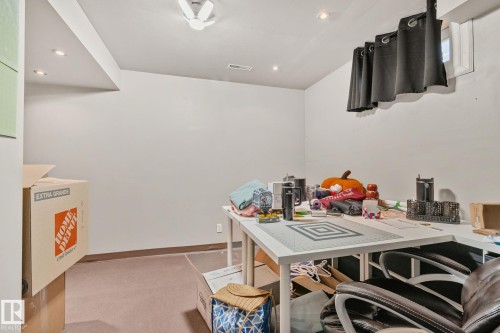 8 1020 41 Street, Edmonton, AB - Indoor