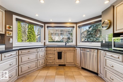 701 Romaniuk Road, Edmonton, AB - Indoor Photo Showing Kitchen