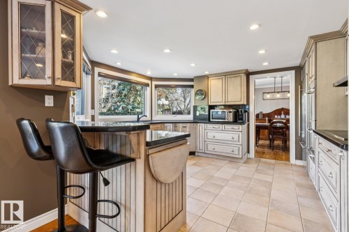 701 Romaniuk Road, Edmonton, AB - Indoor Photo Showing Kitchen With Upgraded Kitchen