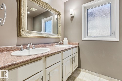 701 Romaniuk Road, Edmonton, AB - Indoor Photo Showing Bathroom