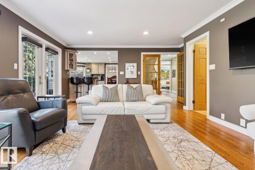 701 Romaniuk Road, Edmonton, AB - Indoor Photo Showing Living Room