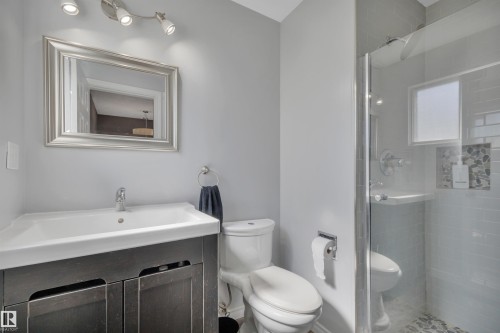 7414 183A Street, Edmonton, AB - Indoor Photo Showing Bathroom